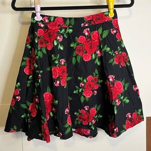 Hell Bunny Women’s Small Black & Red Floral Cotton Circle Mini Skirt. EUC